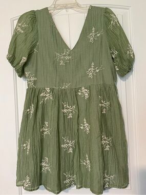 Sage Green Floral V-Neck Short Sleeve Dress